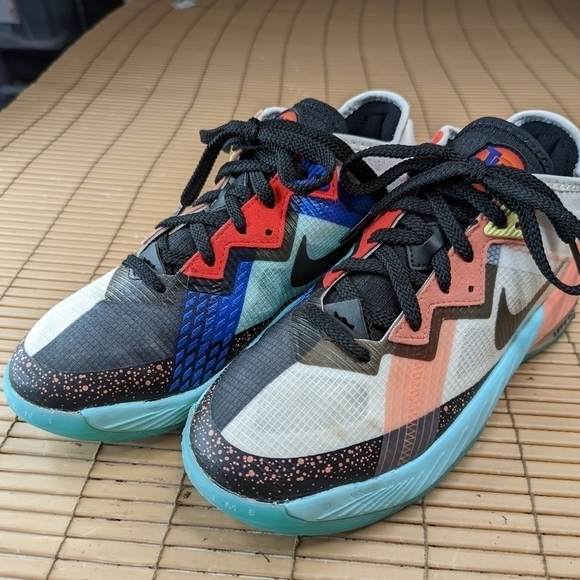 Nike Lebron  18  XVIII Low (GS) Space Jam Tune Squad . Bugs and Lebron insoles. - Picture 2 of 9